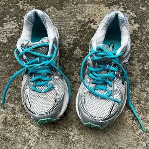 Brooks Ravenna 2 Women's Athletic Shoes in Silver and Teal